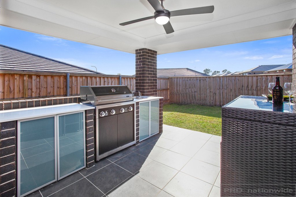 22 Golden Whistler Avenue ABERGLASSLYN 14