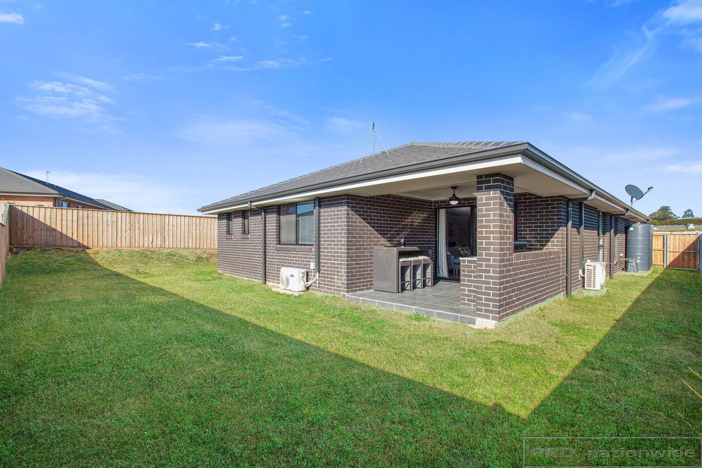 22 Golden Whistler Avenue ABERGLASSLYN 15