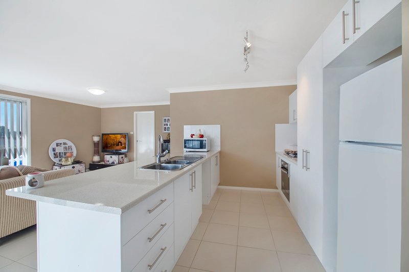 2/2 Grebe Street ABERGLASSLYN 8