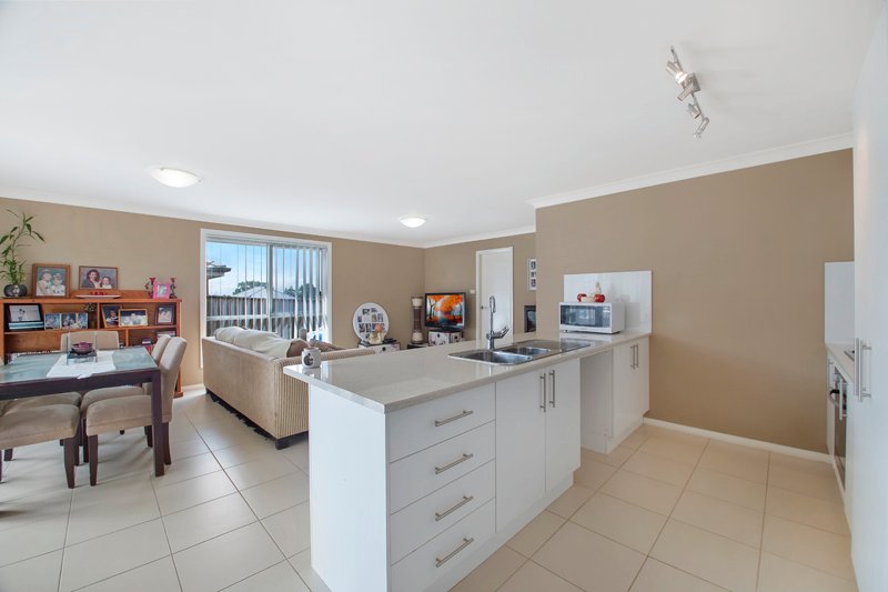 2/2 Grebe Street ABERGLASSLYN 9