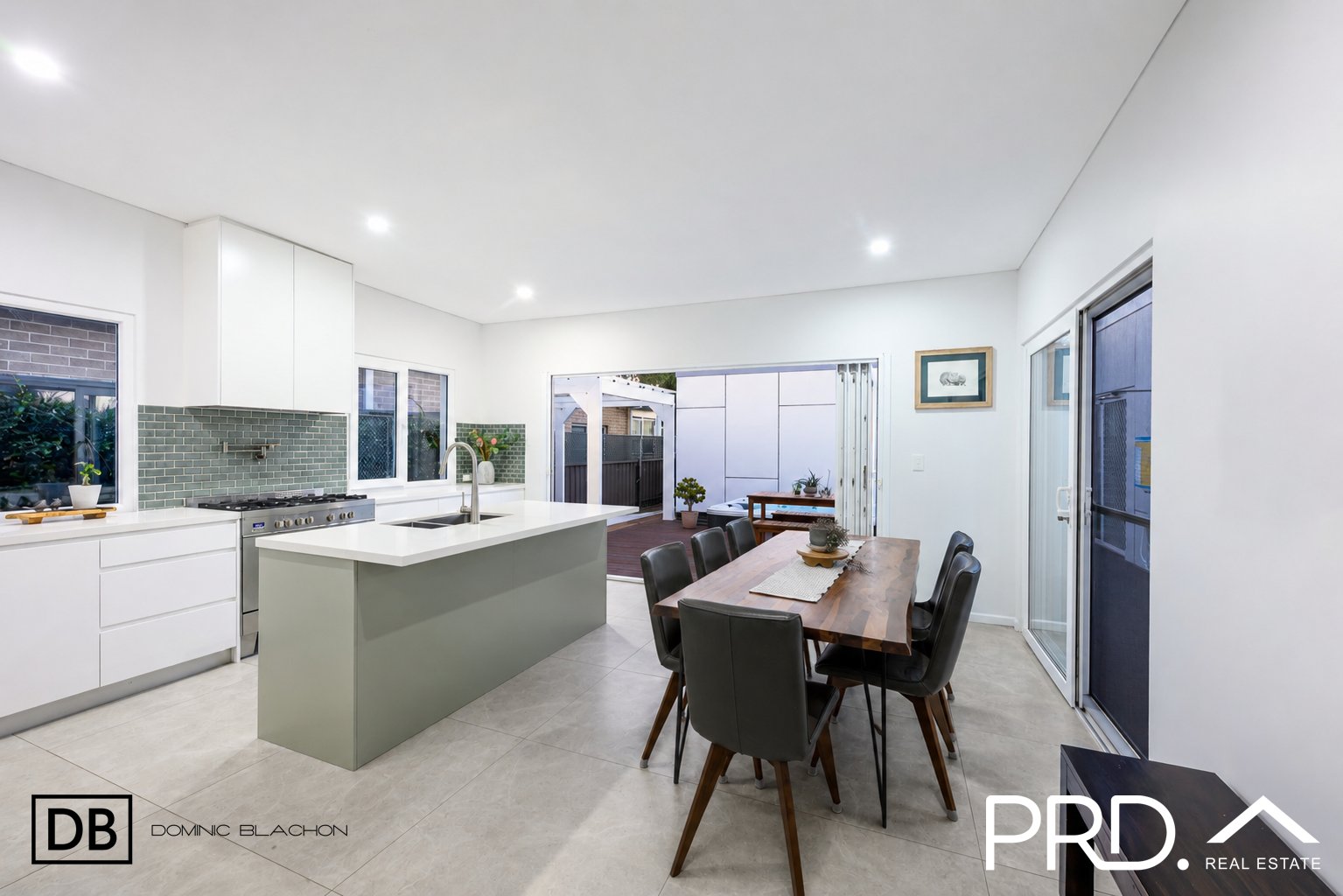 22 Harcourt Avenue EAST HILLS 5