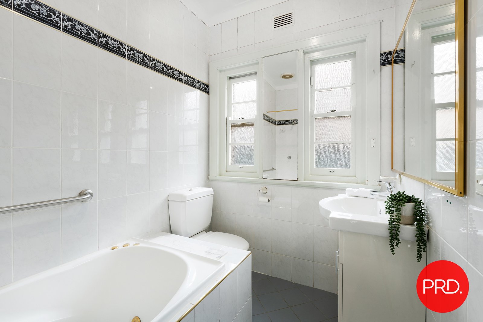 22 Hillpine Avenue KOGARAH 9