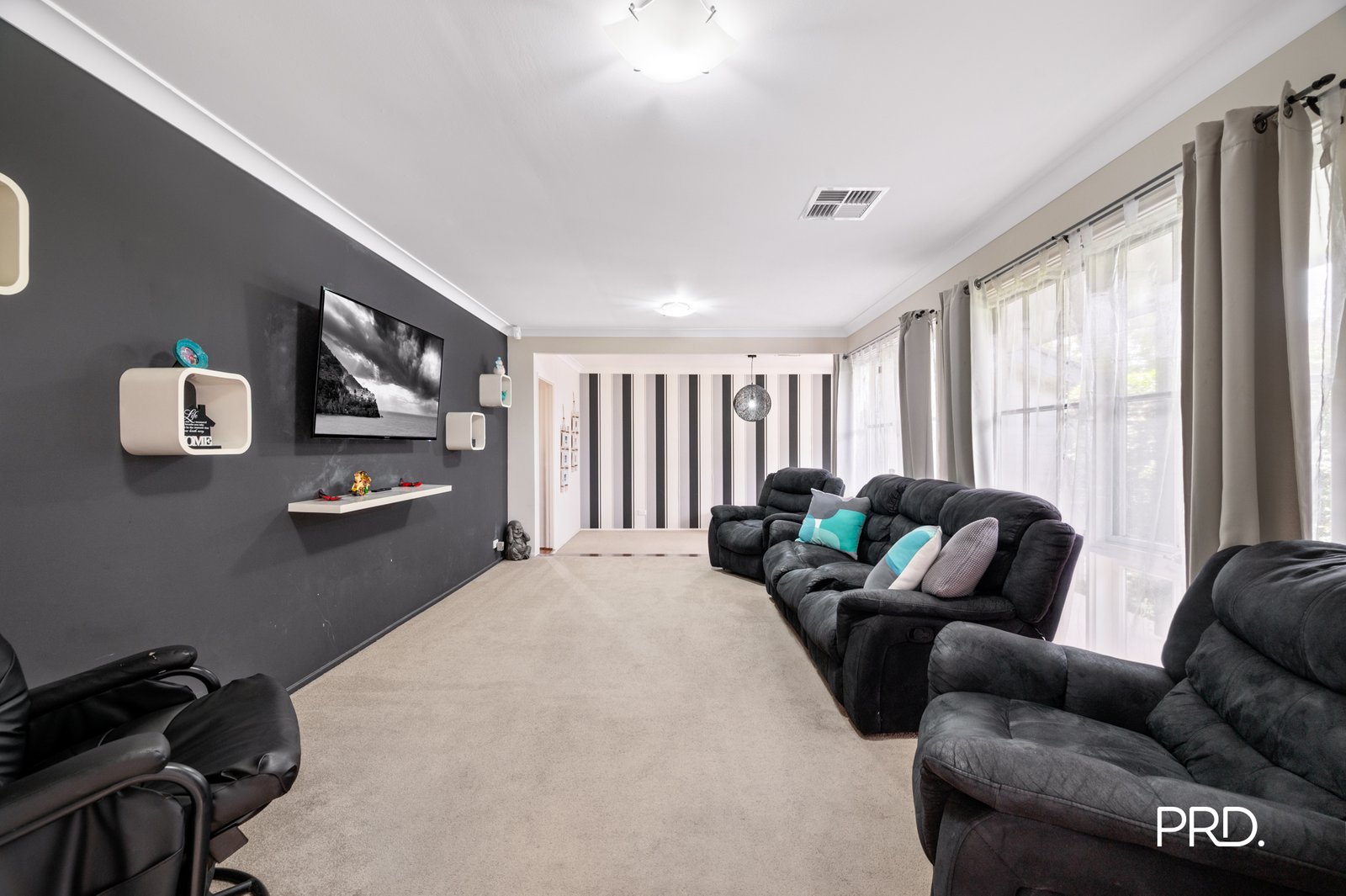 22 Hillview Avenue SOUTH PENRITH 2