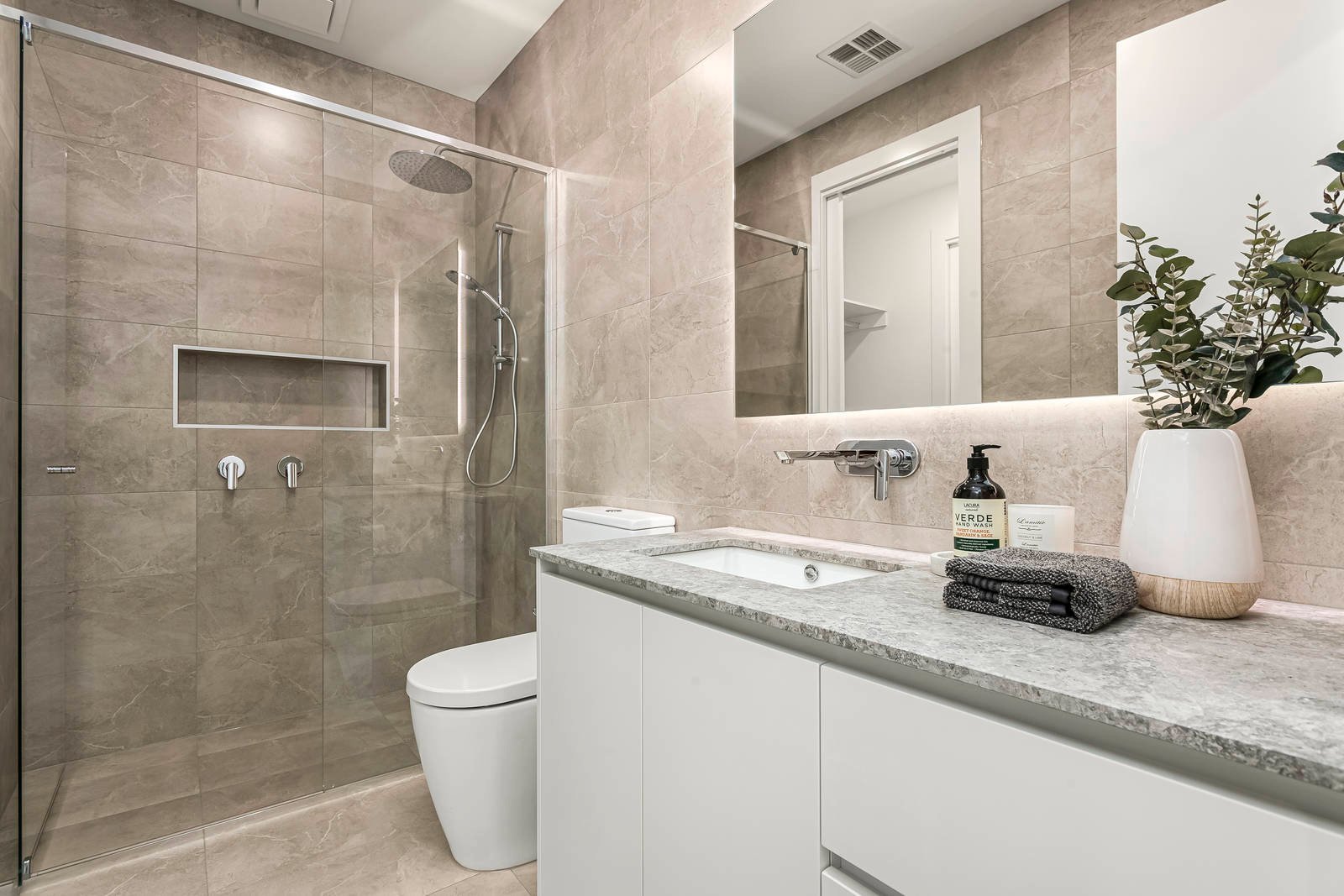 Real Estate and Property in 2/2 Johnston Street, Ashburton, VIC