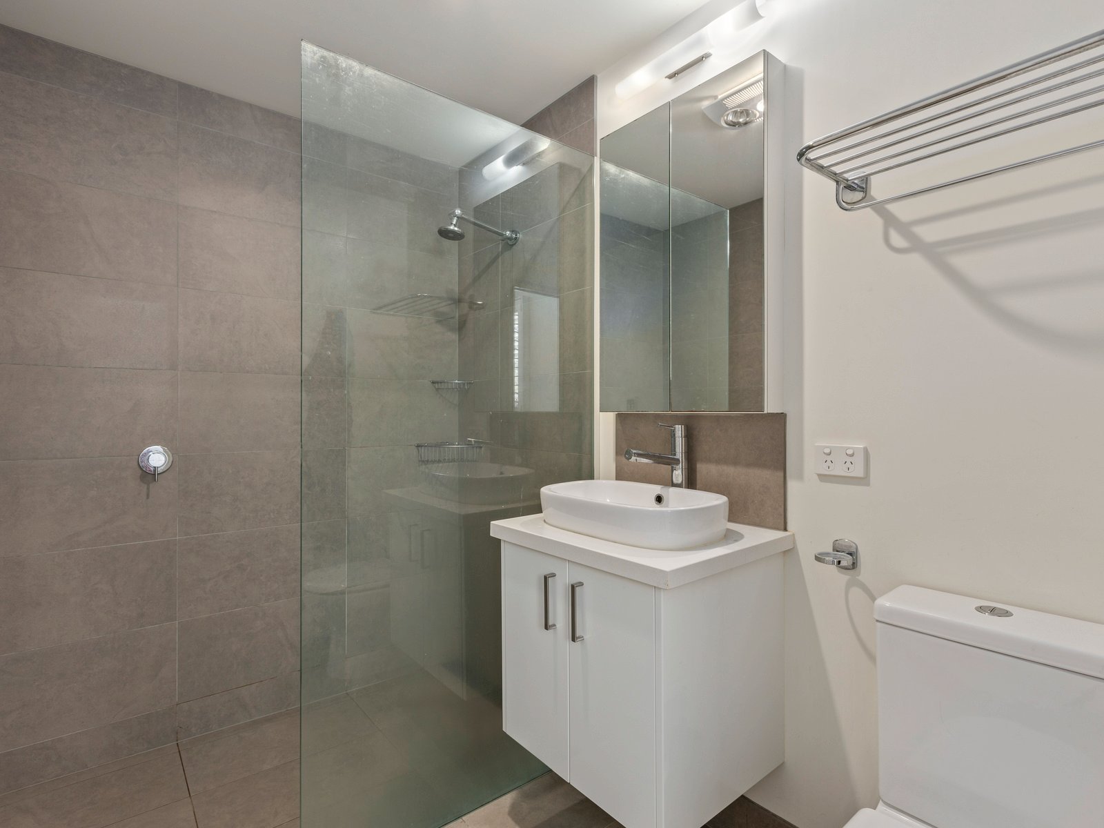 Real Estate and Property in 2/2 Jordan Road, Point Lonsdale, VIC