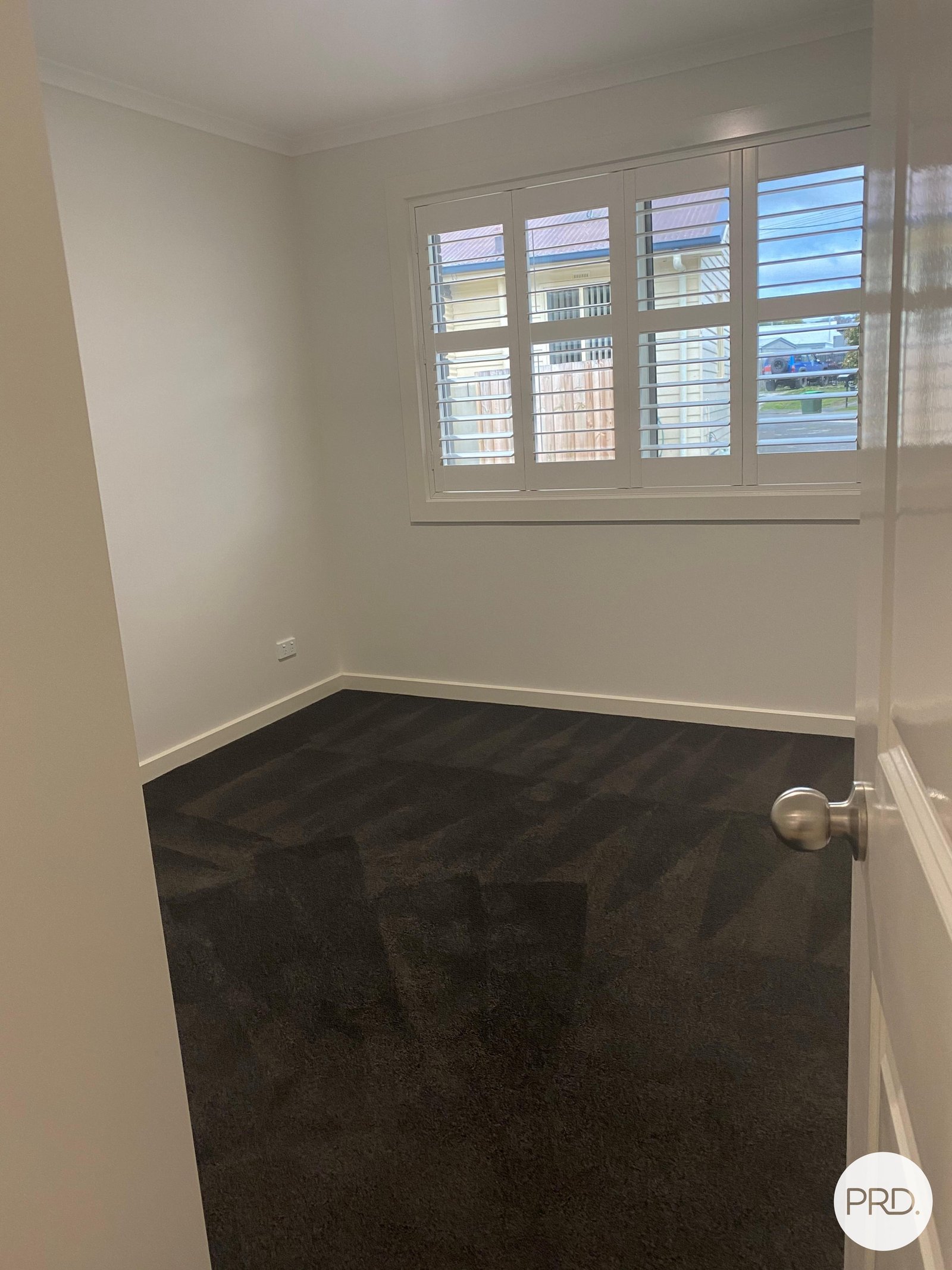 2/2 Karloo Court CHIGWELL 4