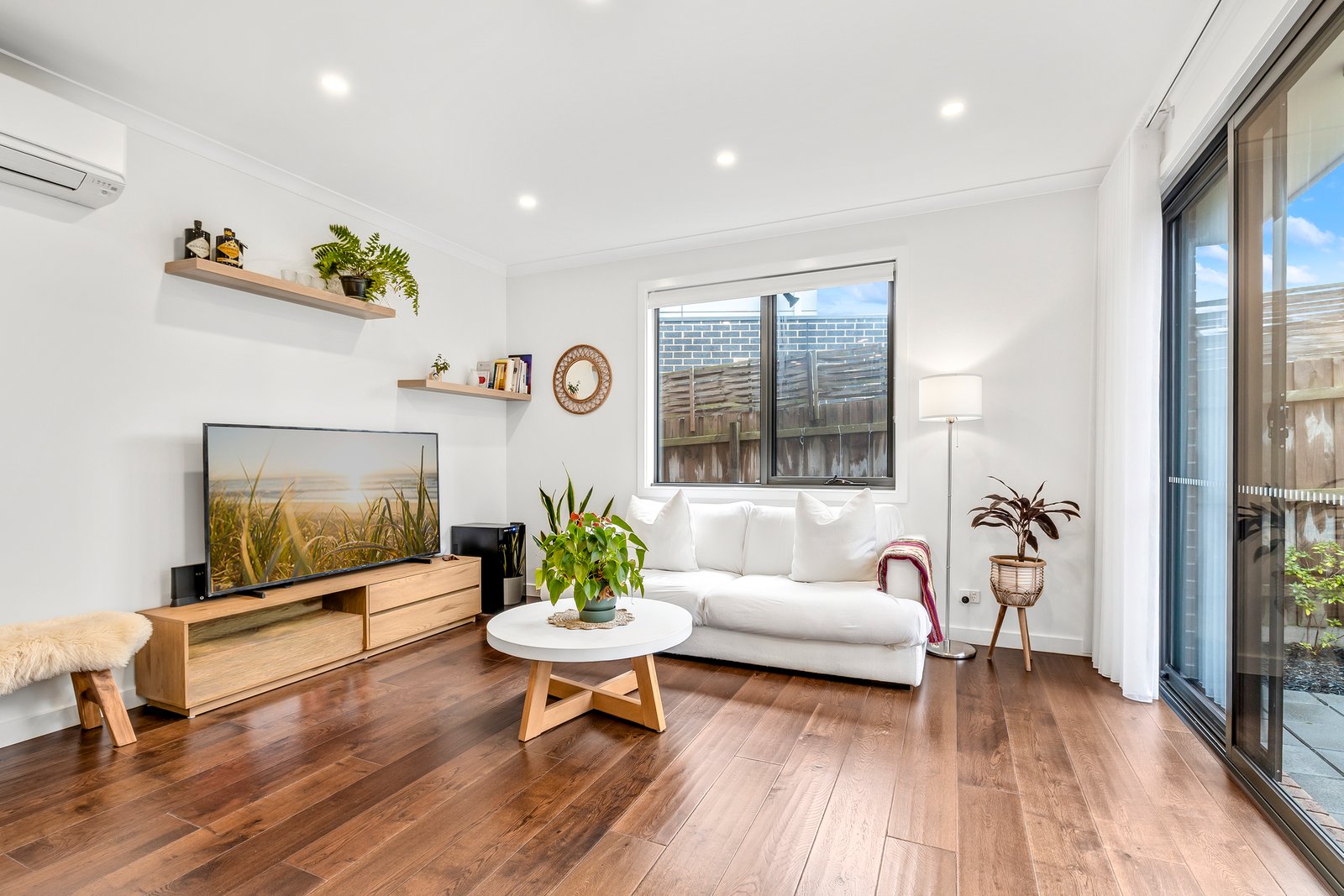 Gallery: 2/2 Karrin Court