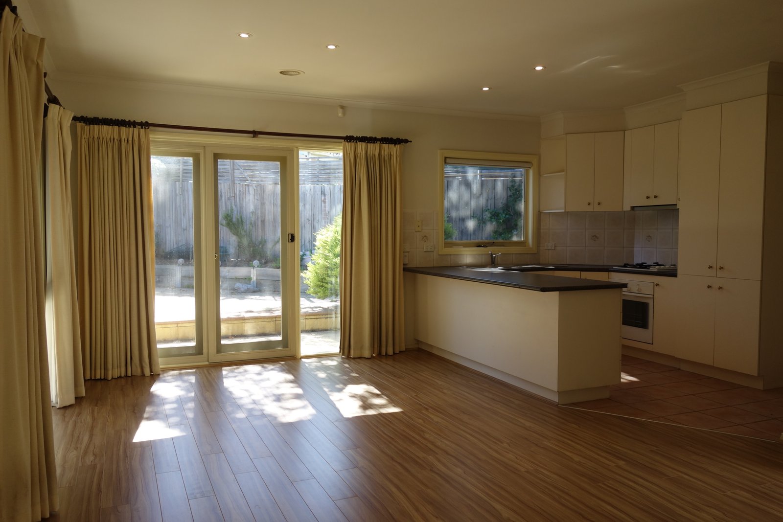 Gallery: 2/2 Katoomba Street
