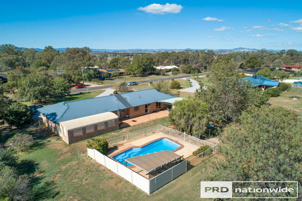 22 Kingswood Drive TAMWORTH 2