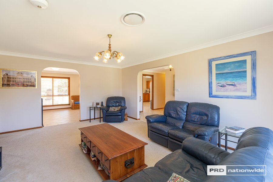 22 Kingswood Drive TAMWORTH 3
