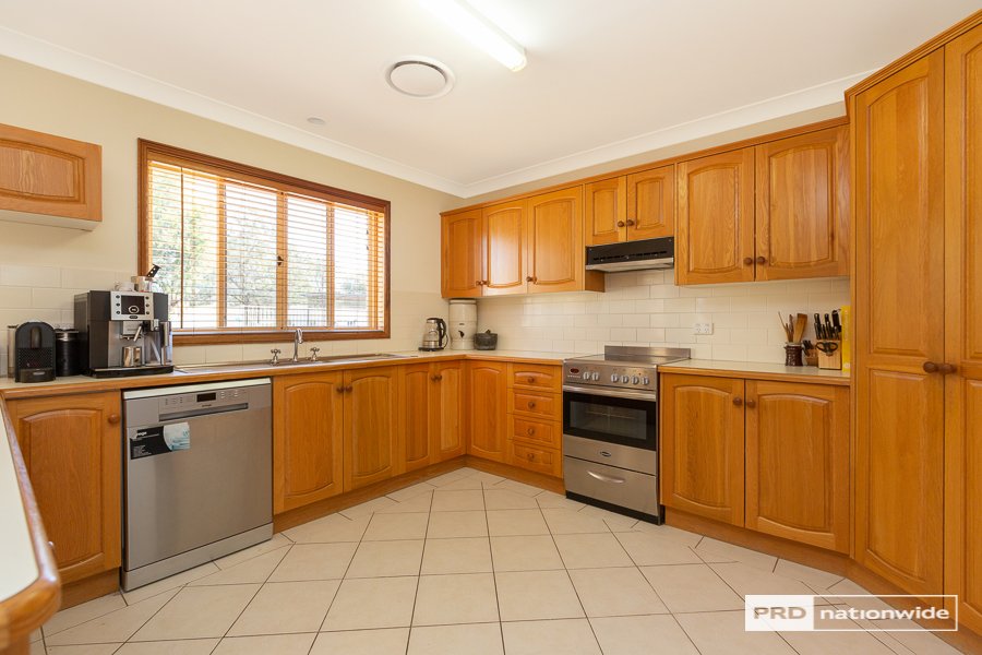 22 Kingswood Drive TAMWORTH 4