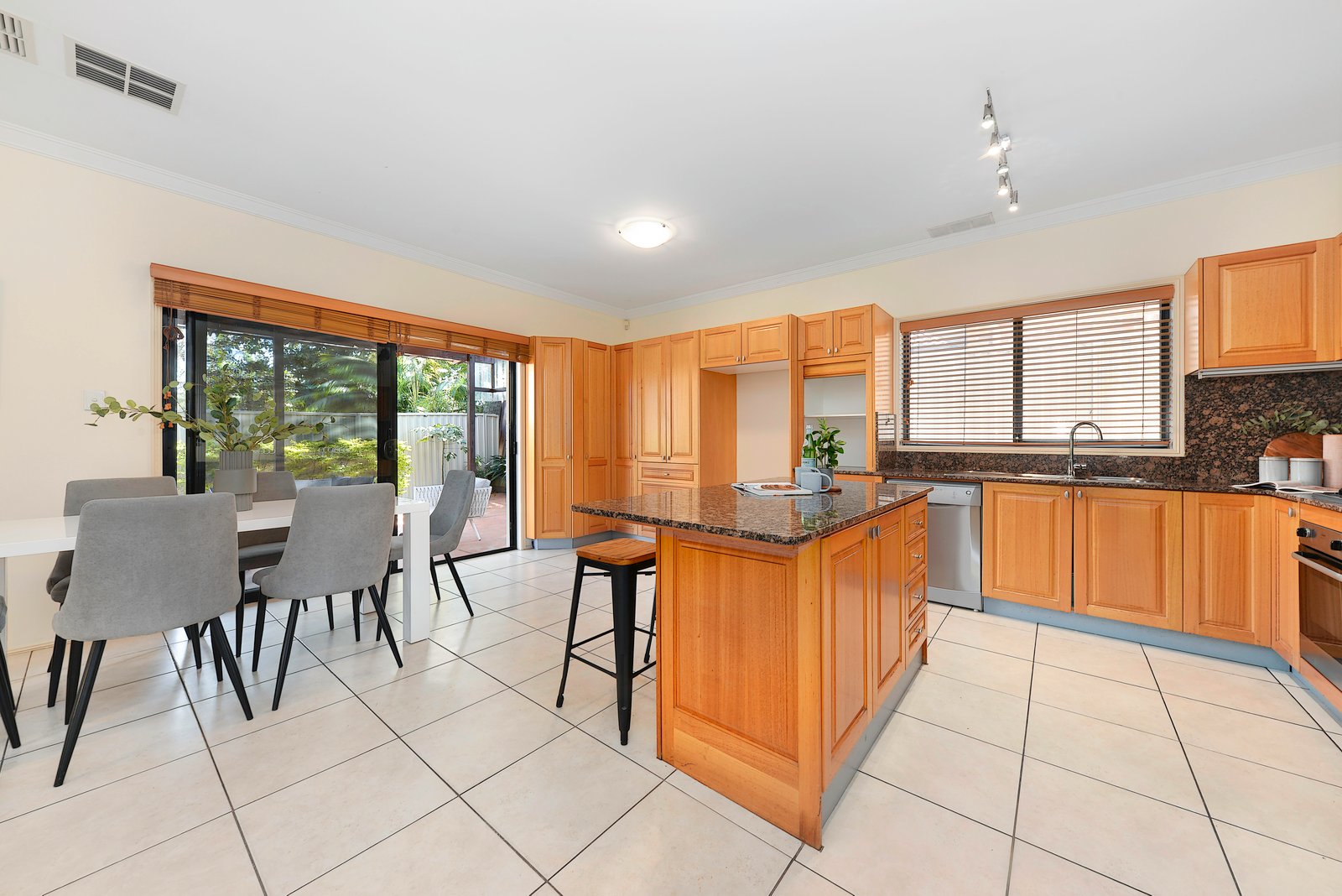 22 Knowles Avenue MATRAVILLE 8