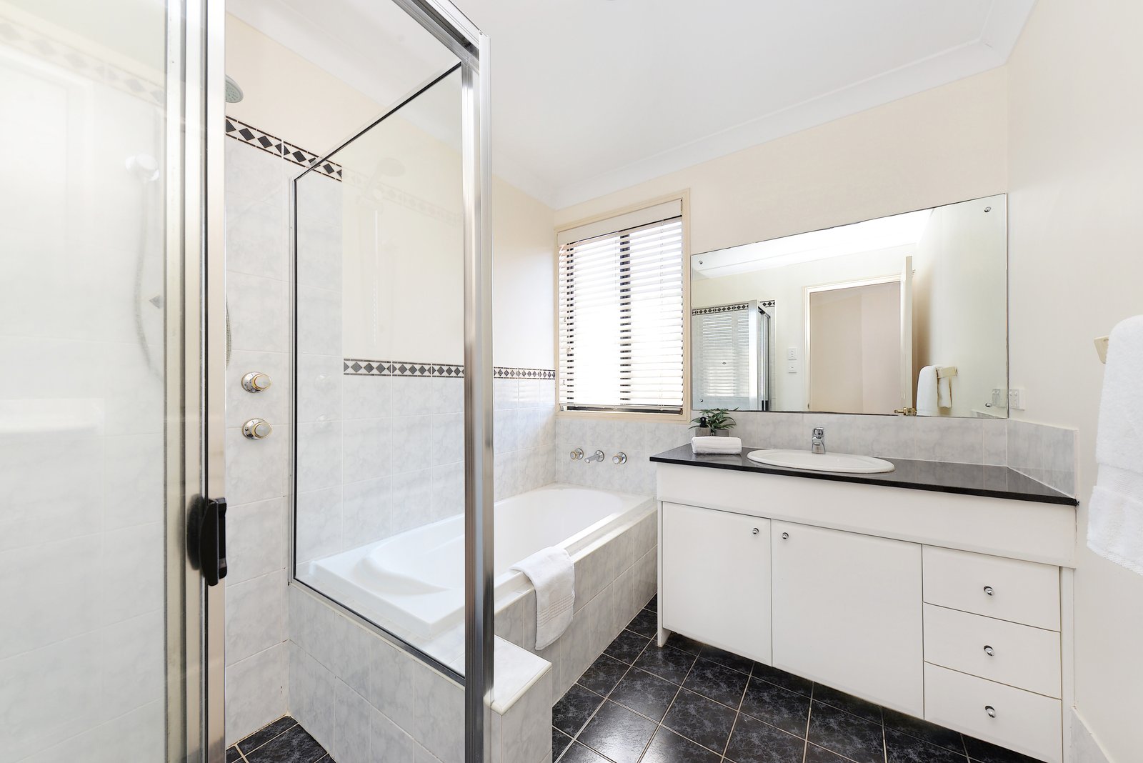 22 Knowles Avenue MATRAVILLE 12