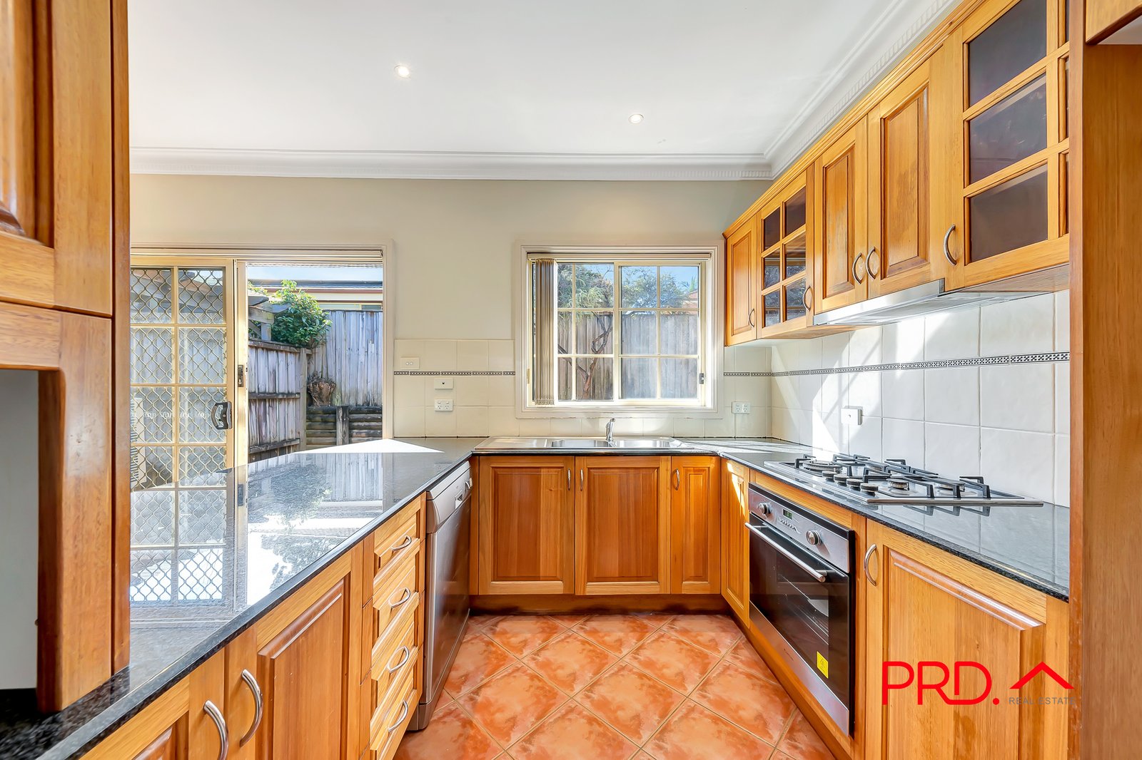 2/2 Lansdowne Street EASTWOOD 2