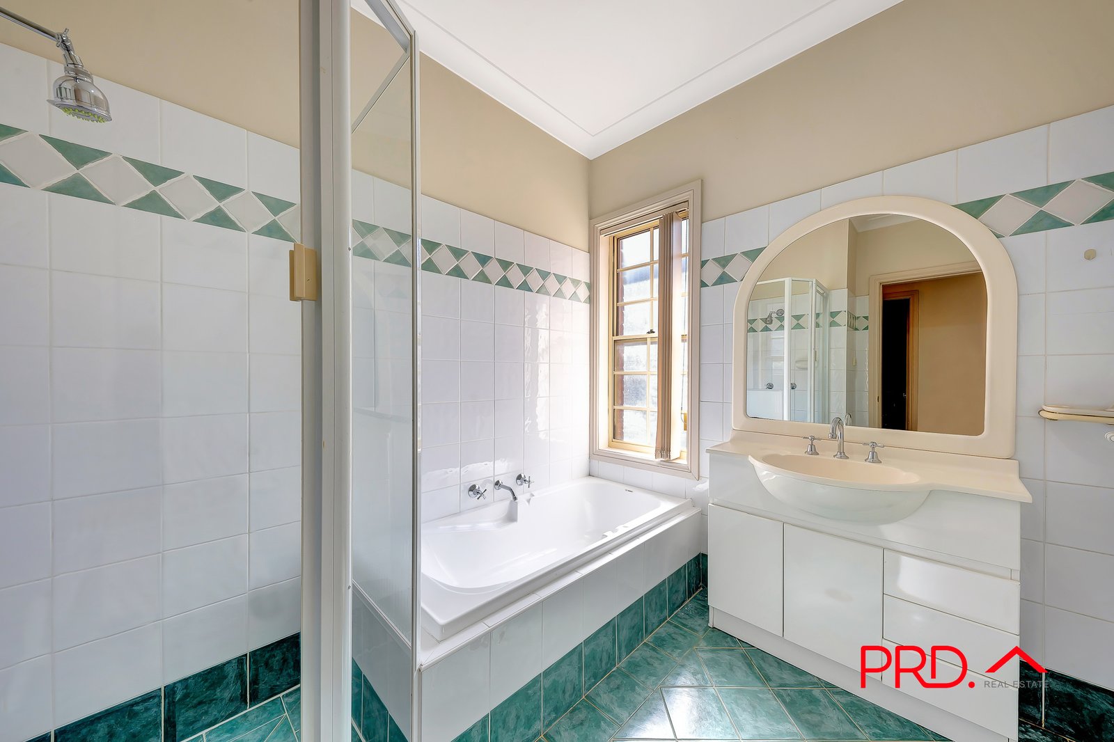 2/2 Lansdowne Street EASTWOOD 4