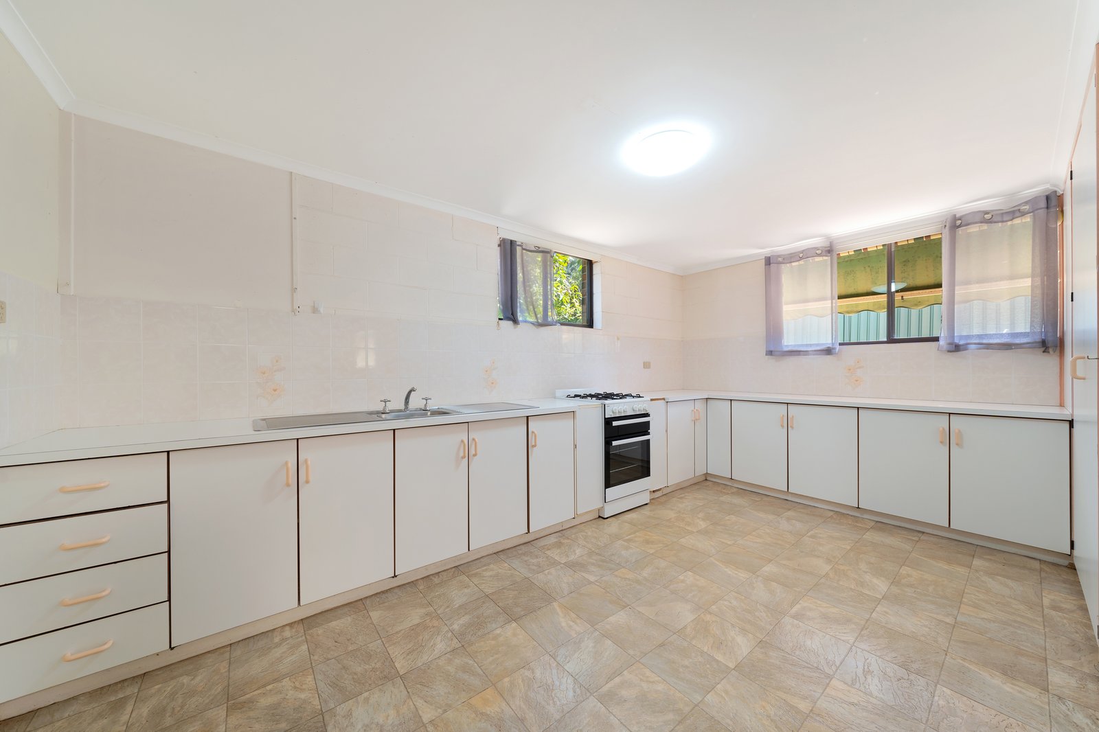 22 Laurie Street LAURIETON 24