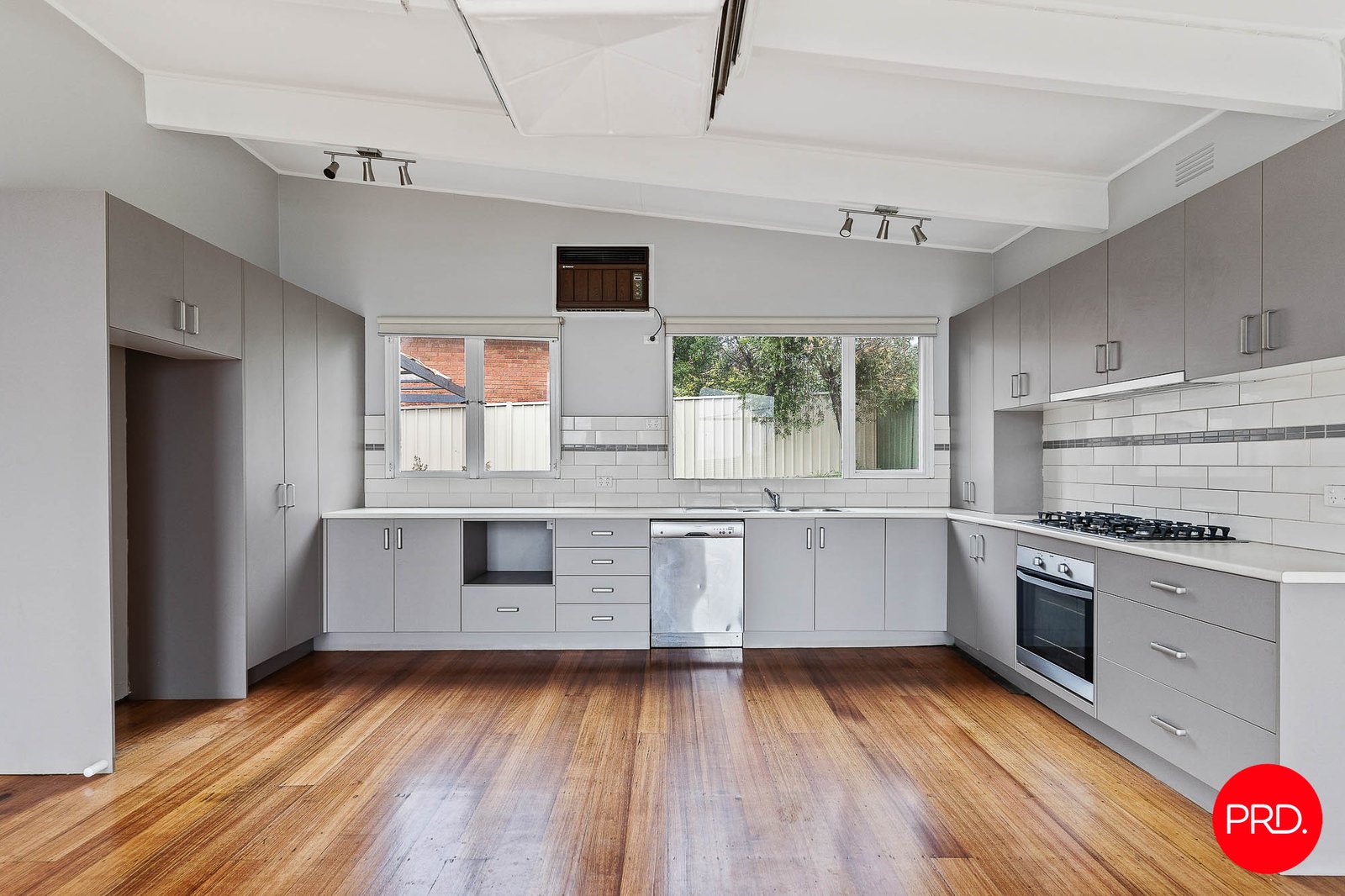 22 Leigh Avenue KENNINGTON 3
