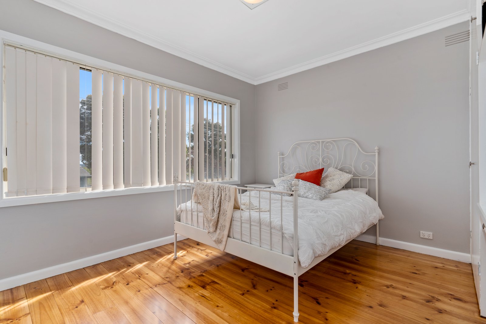 22 Leigh Avenue KENNINGTON 8