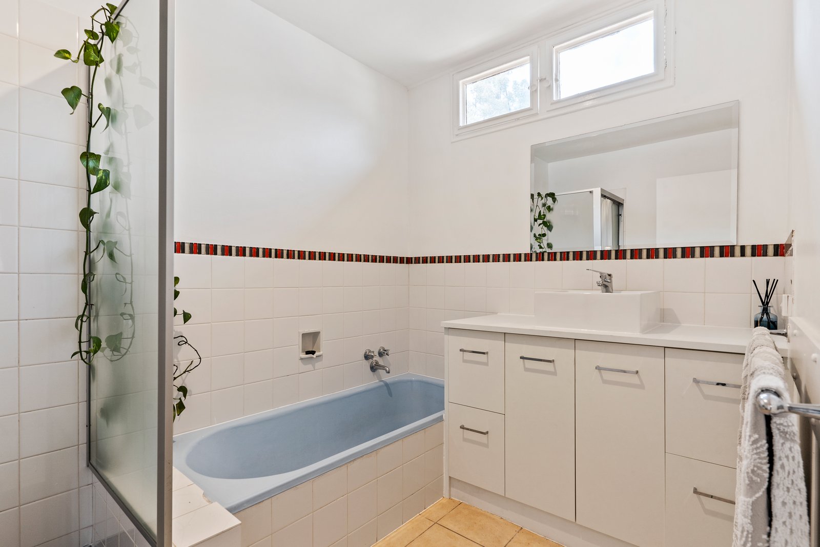 22 Leigh Avenue KENNINGTON 10