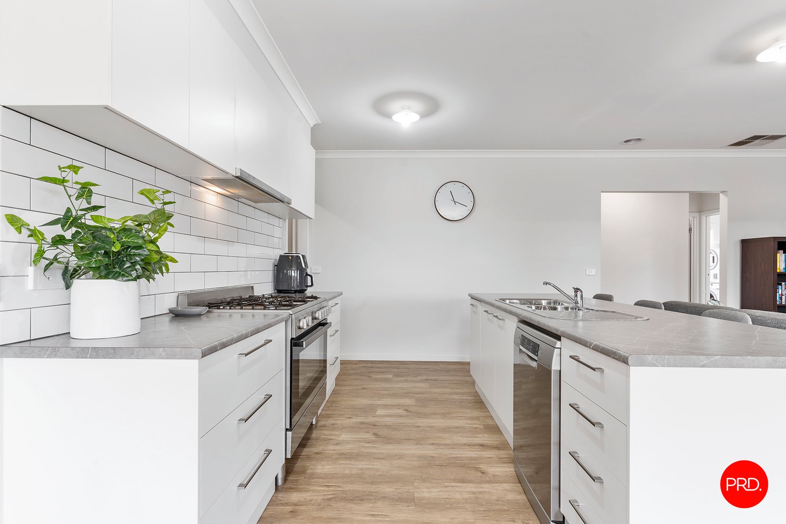 22 Limousin Court ASCOT 6