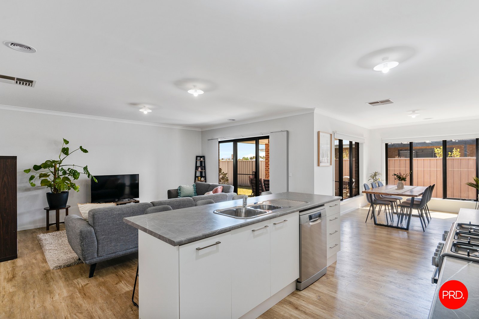 22 Limousin Court ASCOT 9