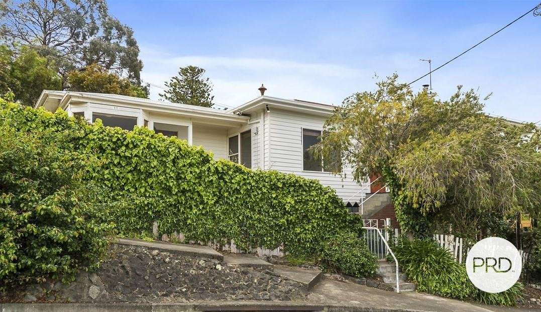 2/2 Liverpool Crescent WEST HOBART 1