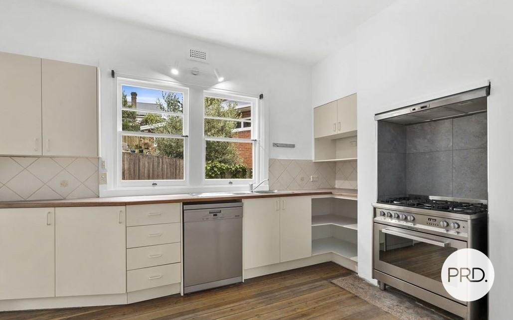 2/2 Liverpool Crescent WEST HOBART 2
