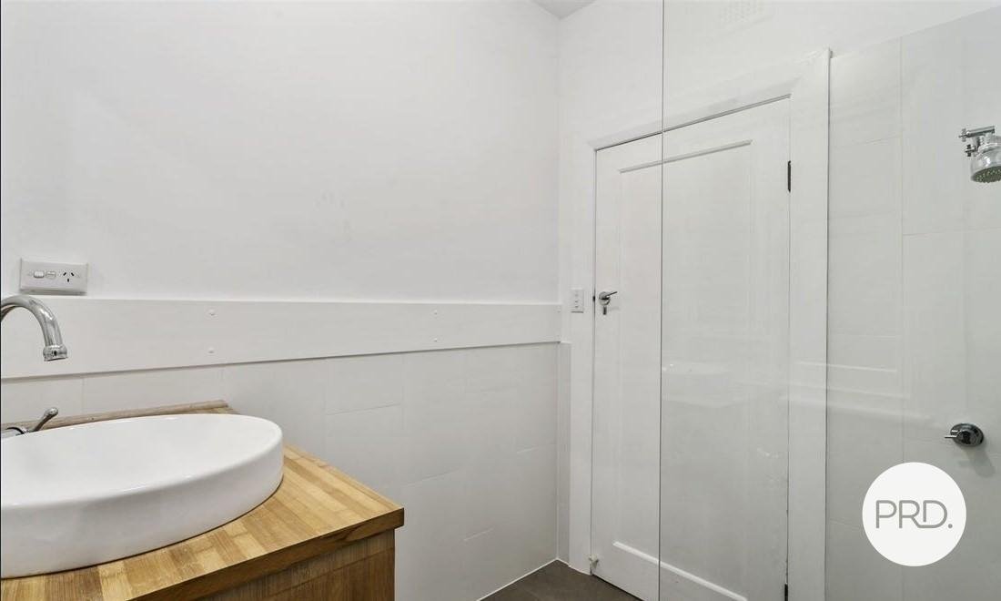 2/2 Liverpool Crescent WEST HOBART 3