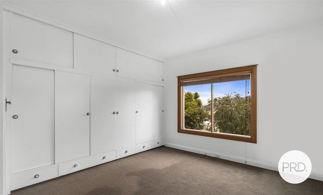 2/2 Liverpool Crescent WEST HOBART 4