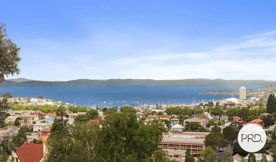 2/2 Liverpool Crescent WEST HOBART 6