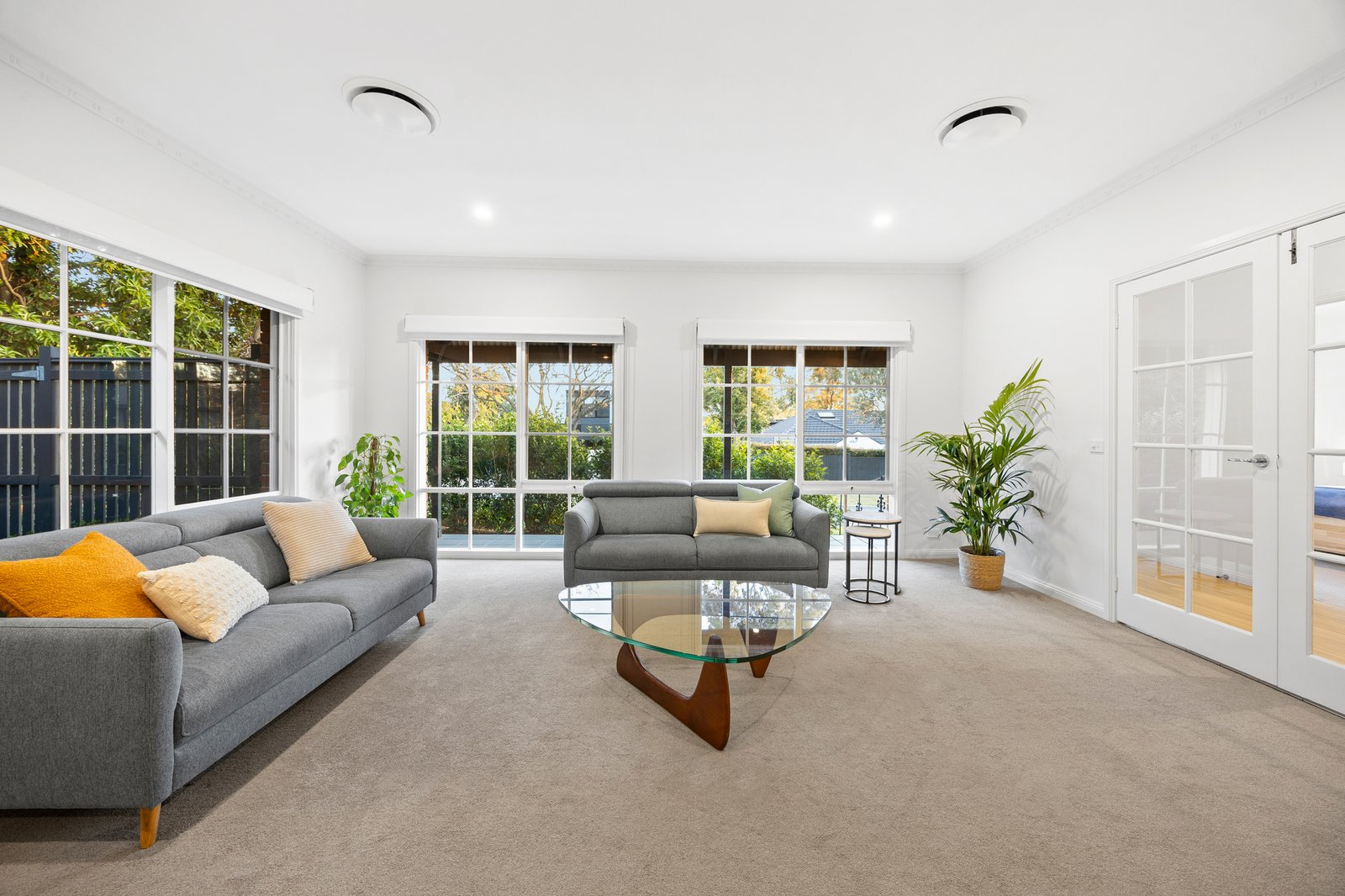 Gallery: 2/2 Llewellyn Street