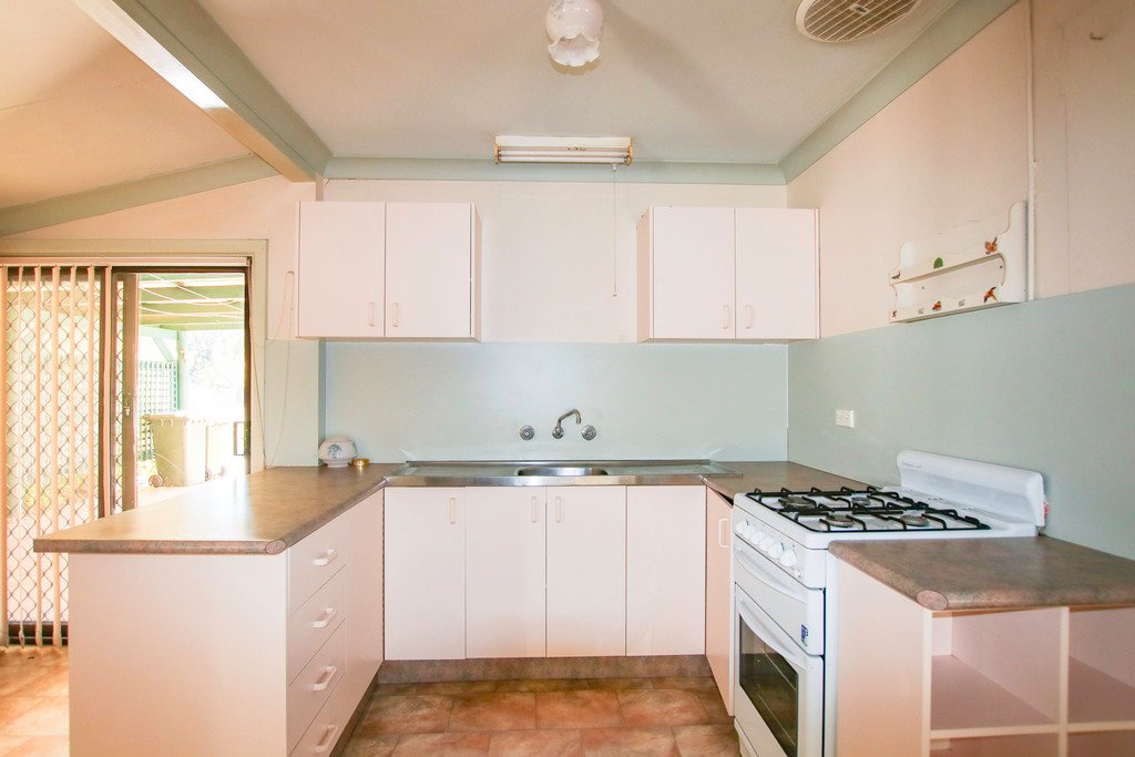 22 Lockhart Street ADELONG 3