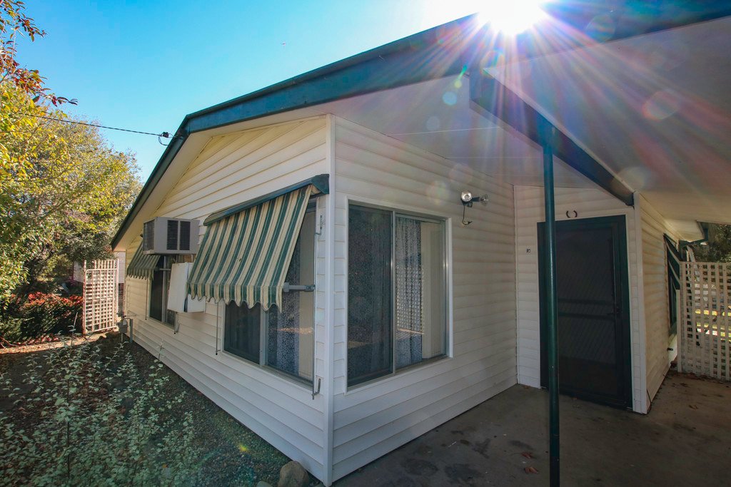 22 Lockhart Street ADELONG 5