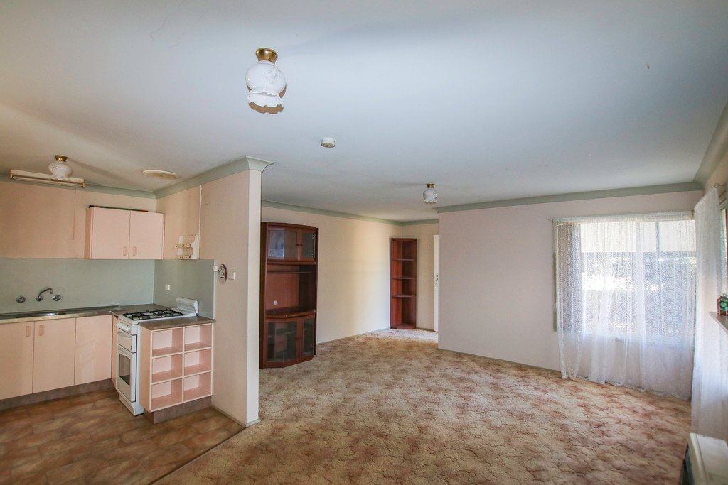 22 Lockhart Street ADELONG 7