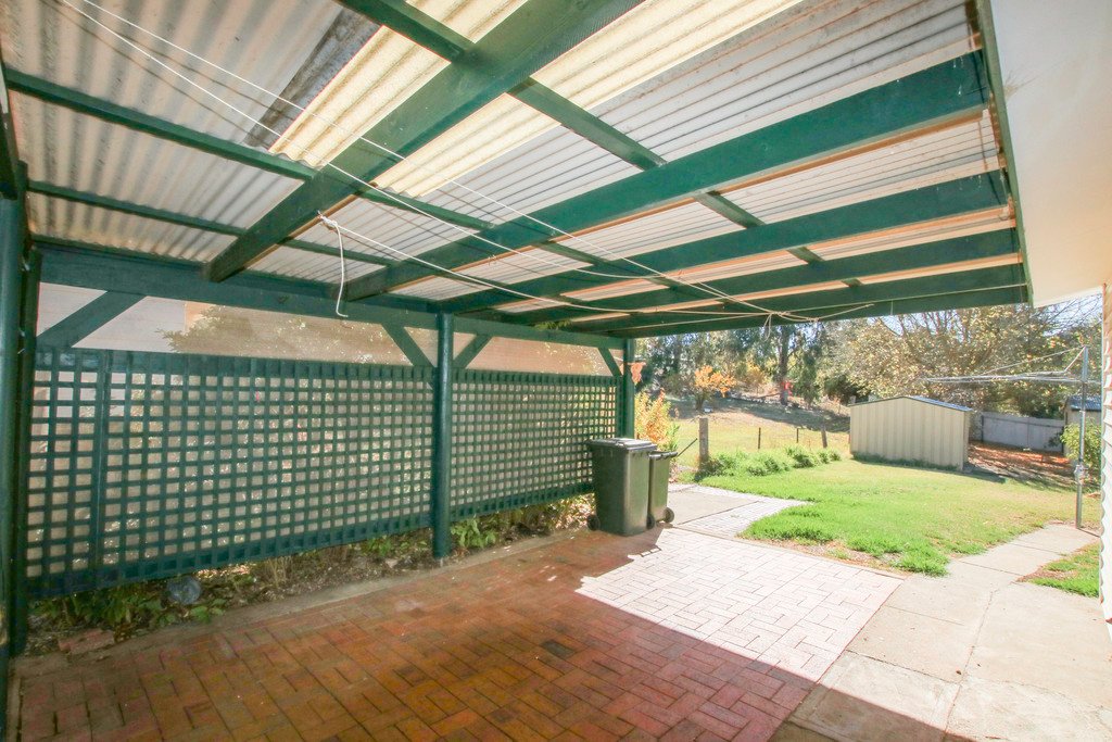 22 Lockhart Street ADELONG 9