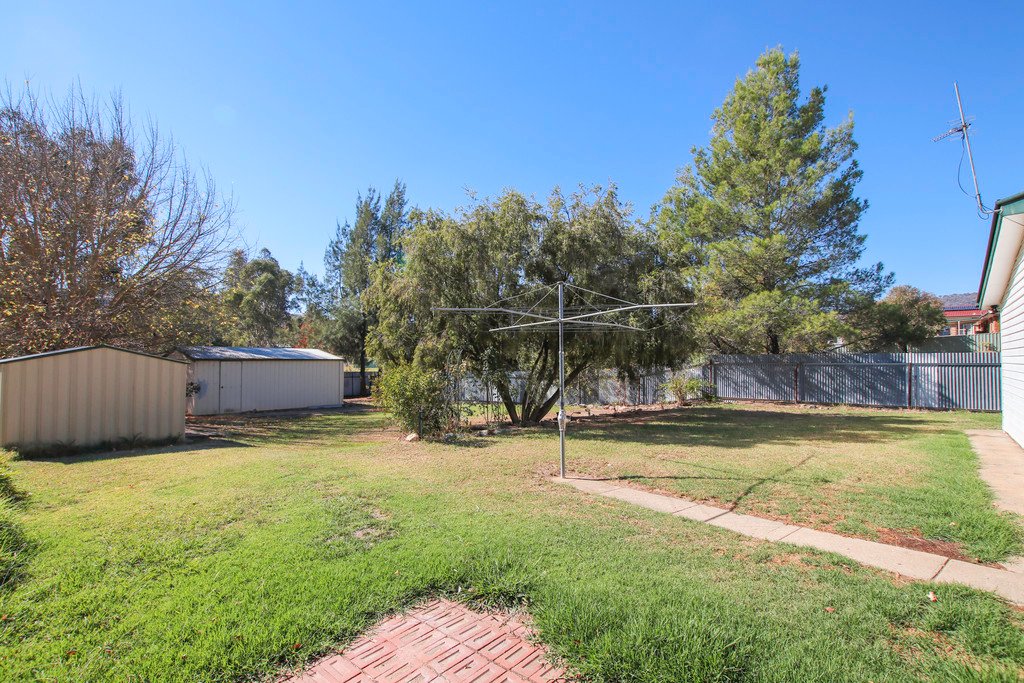 22 Lockhart Street ADELONG 10