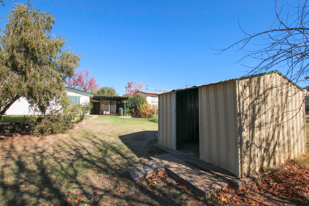 22 Lockhart Street ADELONG 11