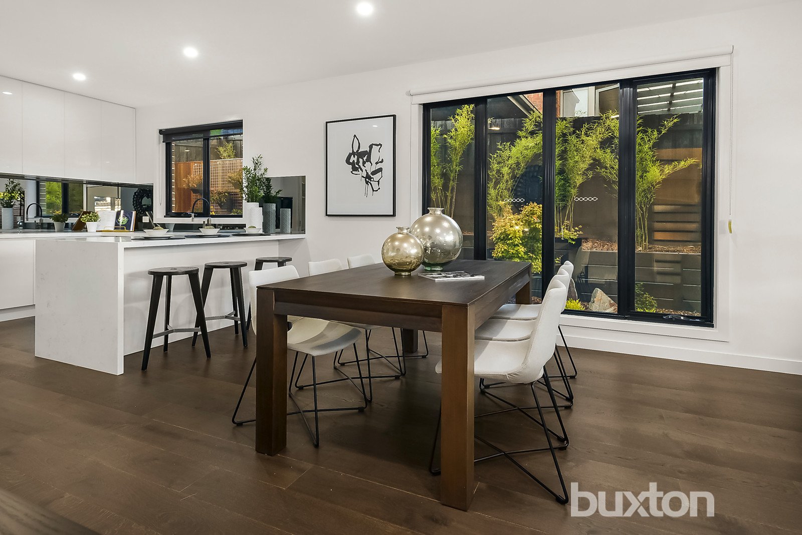 Gallery: 2/2 Lynden Grove