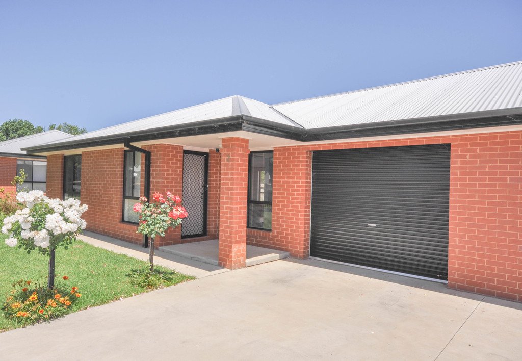 2/2 Macquarie Street MOUNT AUSTIN 1