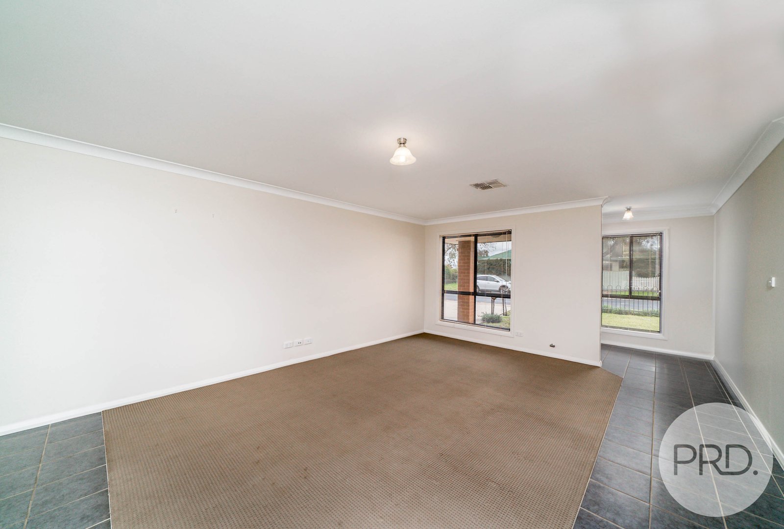 2/2 Macquarie Street MOUNT AUSTIN 3