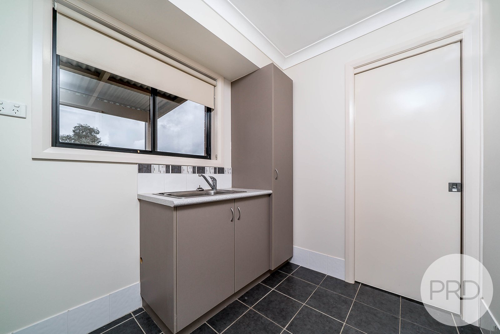 2/2 Macquarie Street MOUNT AUSTIN 7