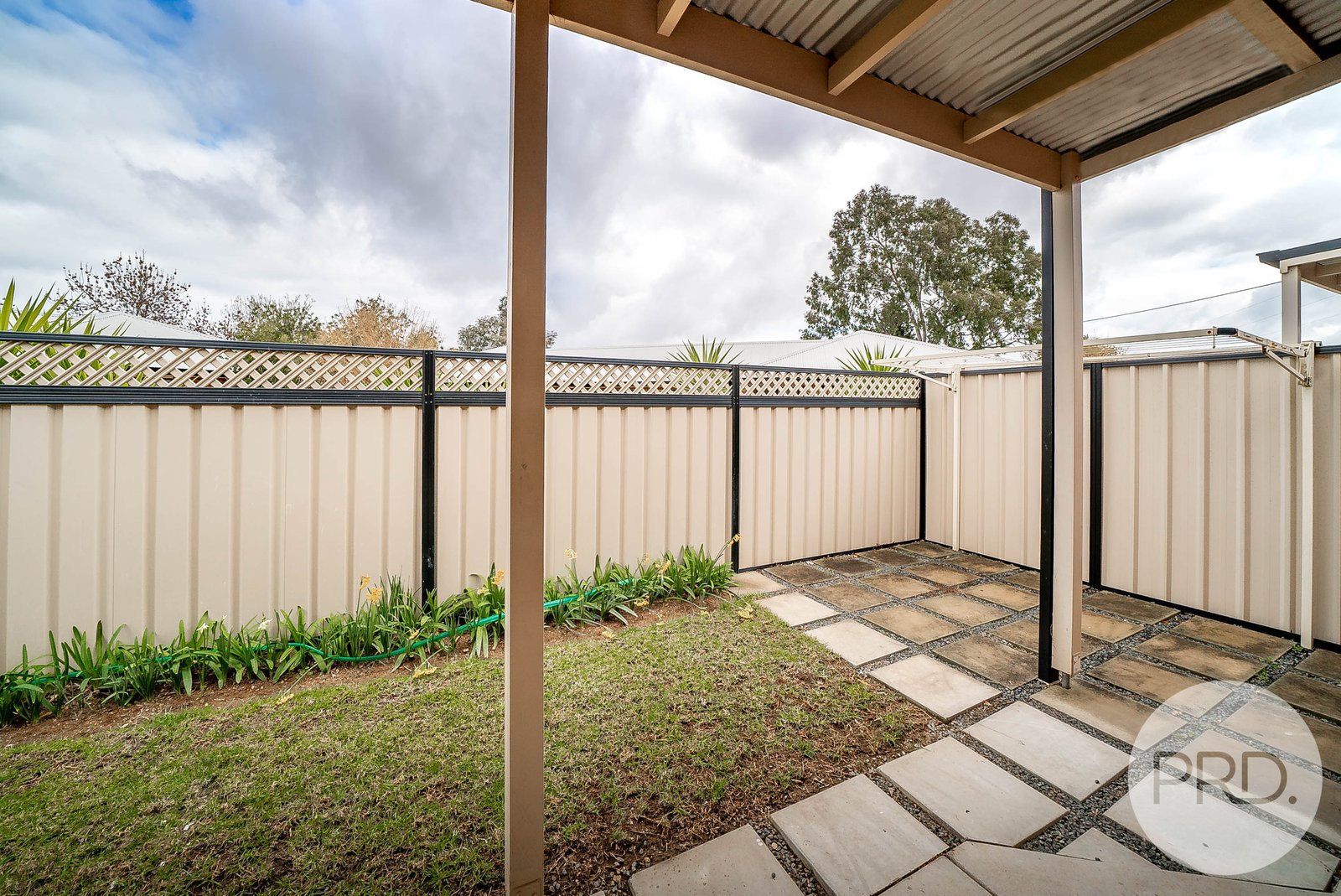 2/2 Macquarie Street MOUNT AUSTIN 8