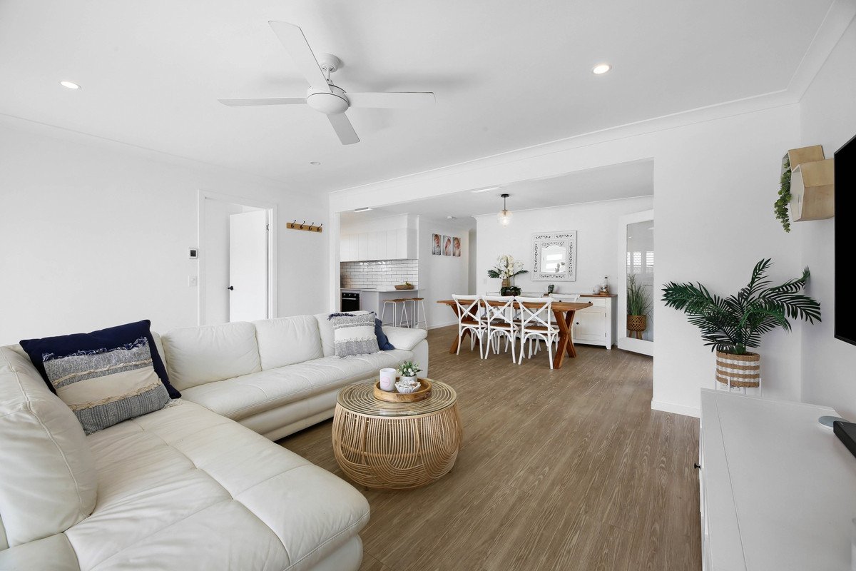 22 Manakin Avenue BURLEIGH WATERS 2