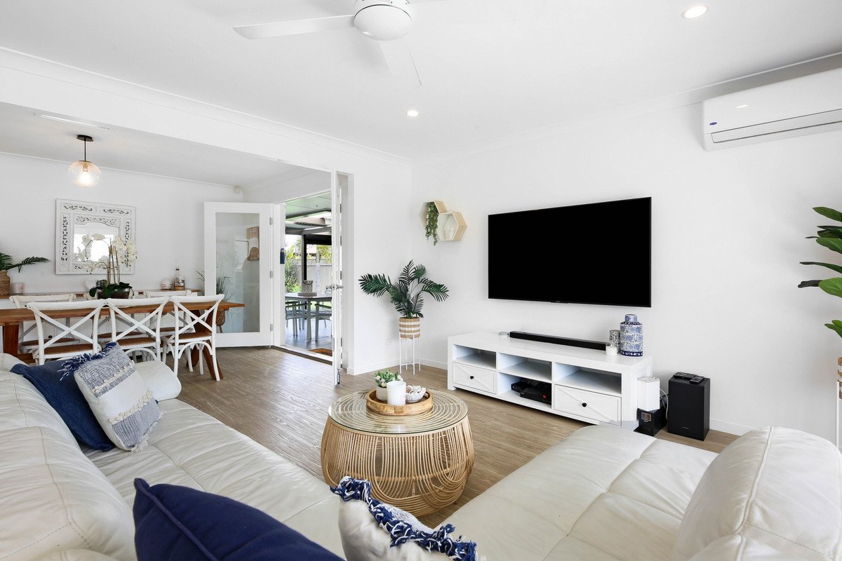 22 Manakin Avenue BURLEIGH WATERS 3