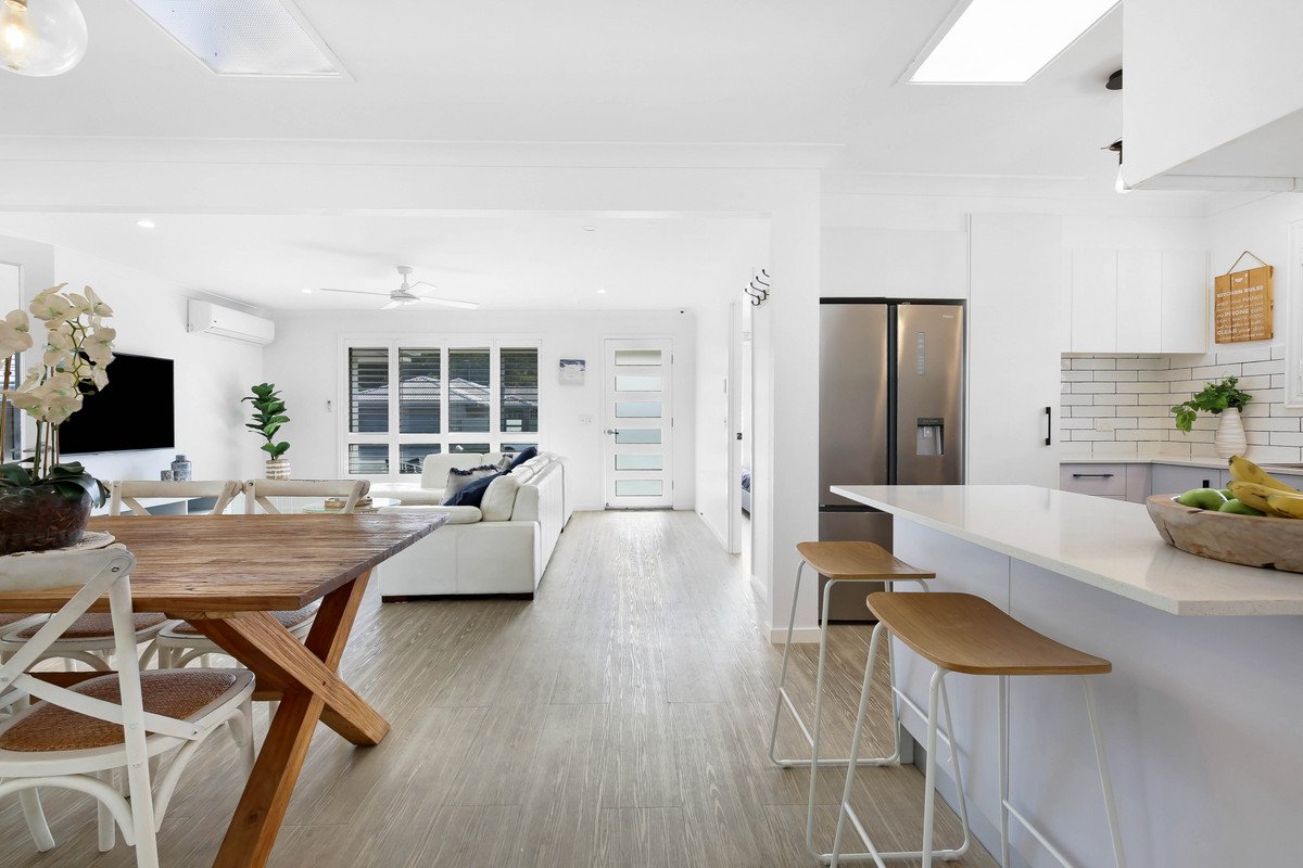 22 Manakin Avenue BURLEIGH WATERS 4