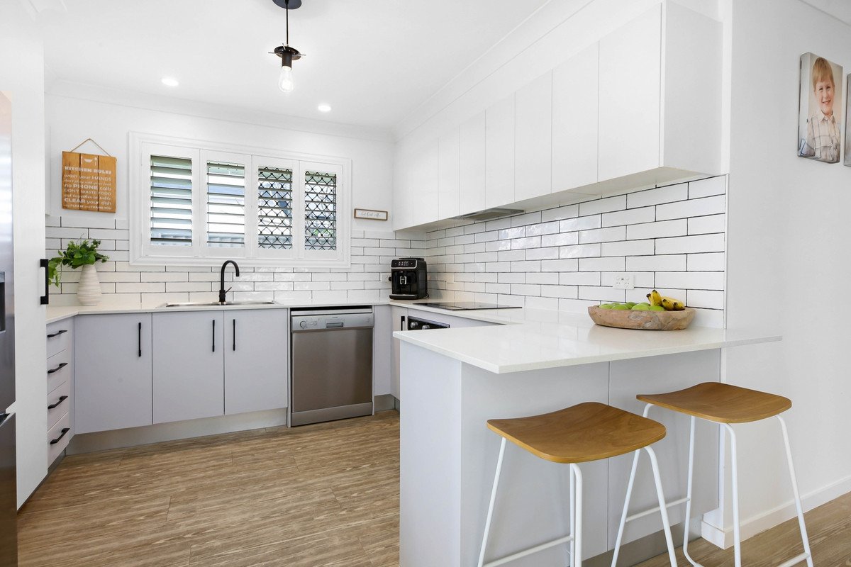 22 Manakin Avenue BURLEIGH WATERS 5