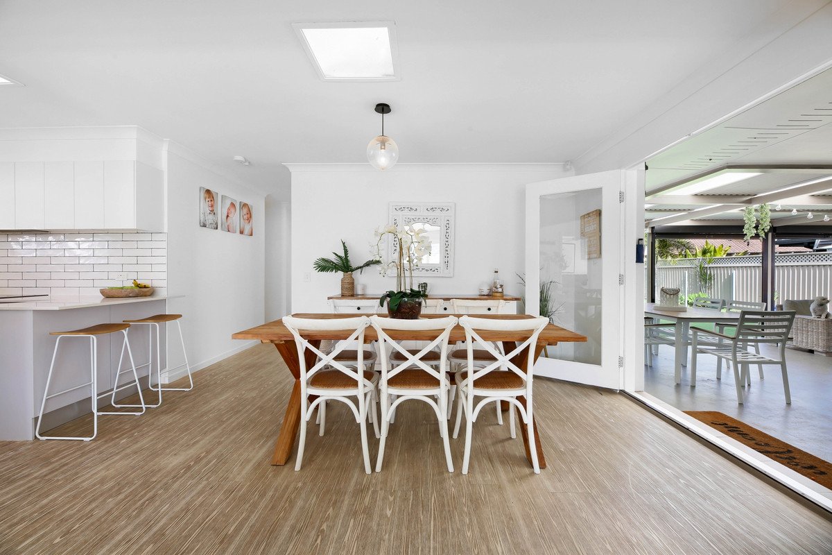 22 Manakin Avenue BURLEIGH WATERS 6