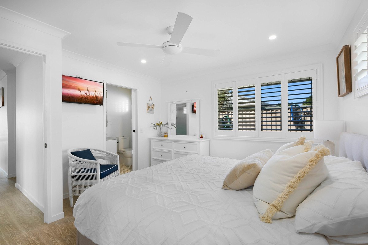 22 Manakin Avenue BURLEIGH WATERS 10