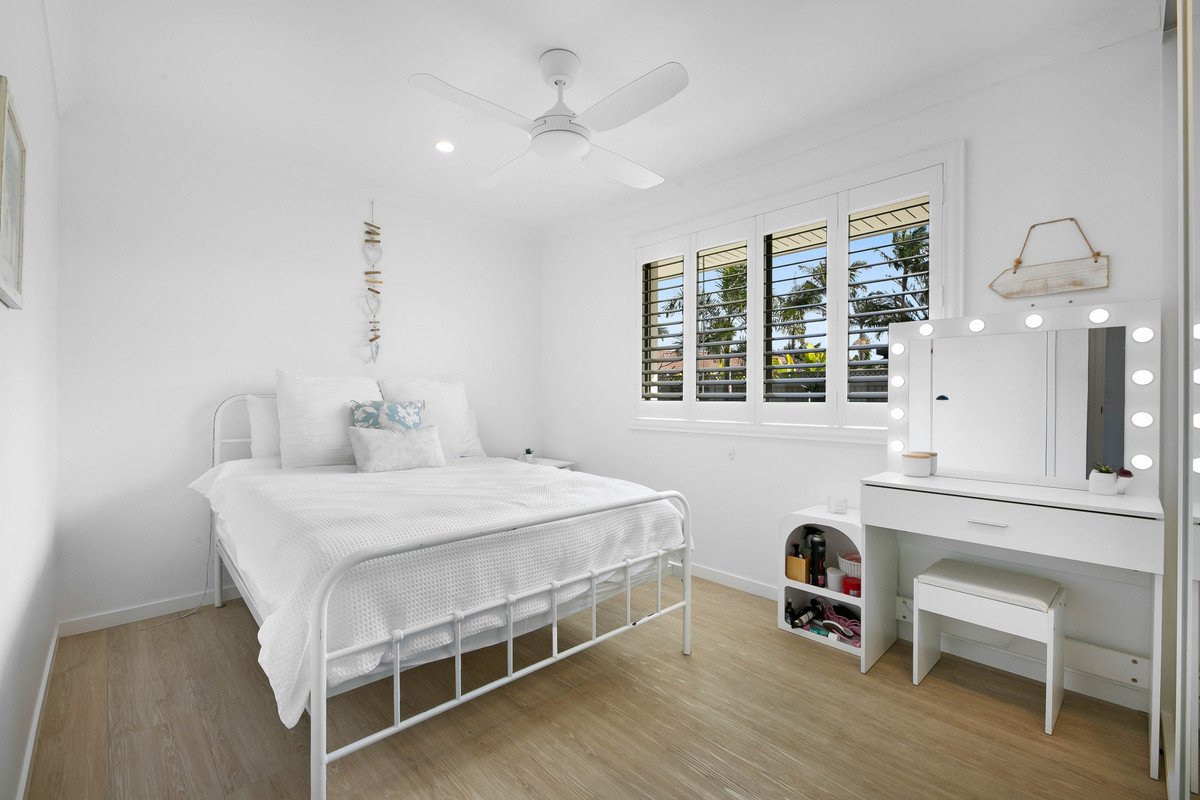 22 Manakin Avenue BURLEIGH WATERS 12