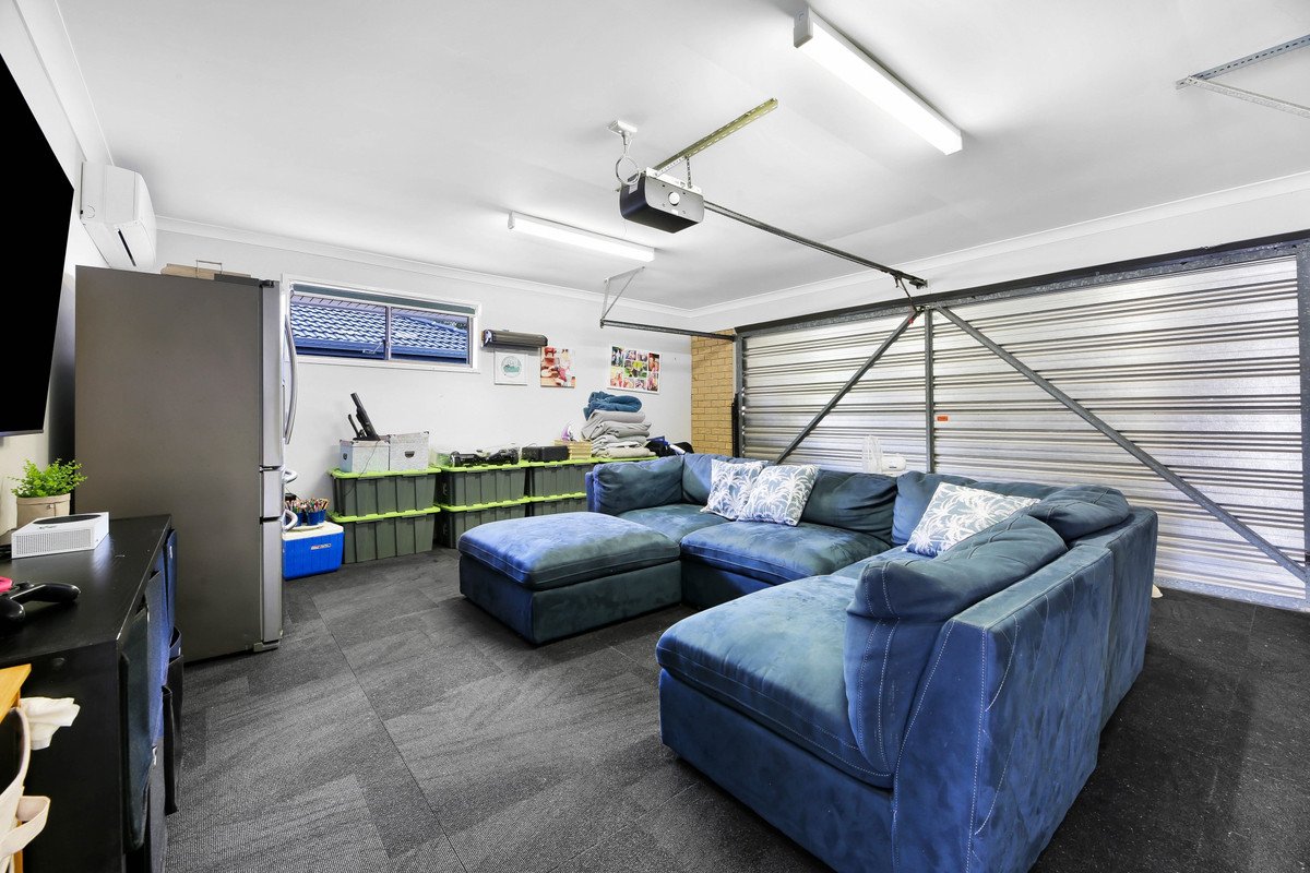 22 Manakin Avenue BURLEIGH WATERS 16